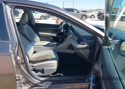 2020 Toyota Camry Se z USA, uszkodzony, nr VIN 4T1G11AK1LU911237